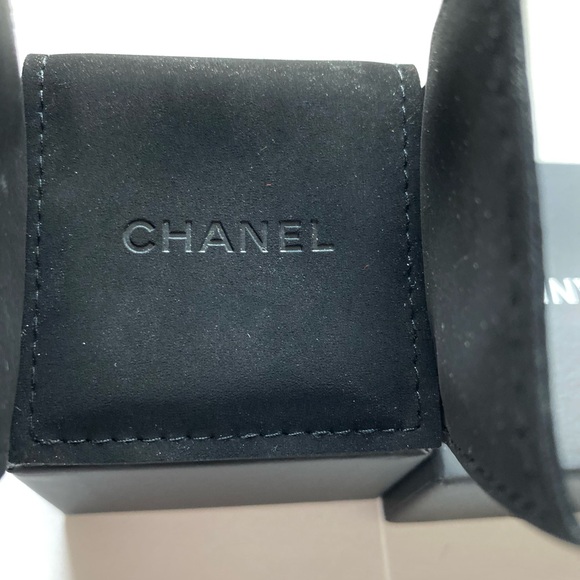 Chanel Earring Box - Picture 3 of 3